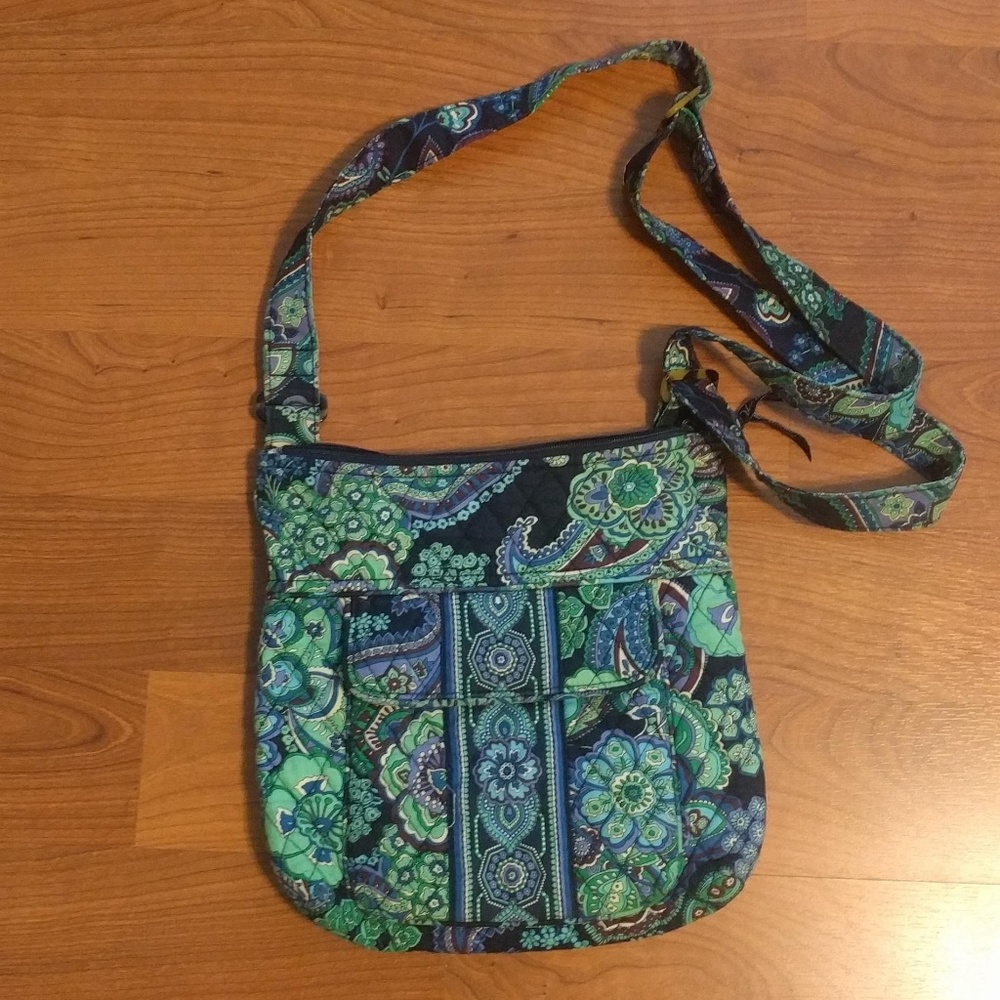 Vera Bradley rare pailsey print cross-body purse